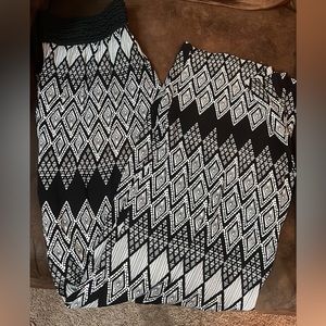 Size large joe boxer flowy pants